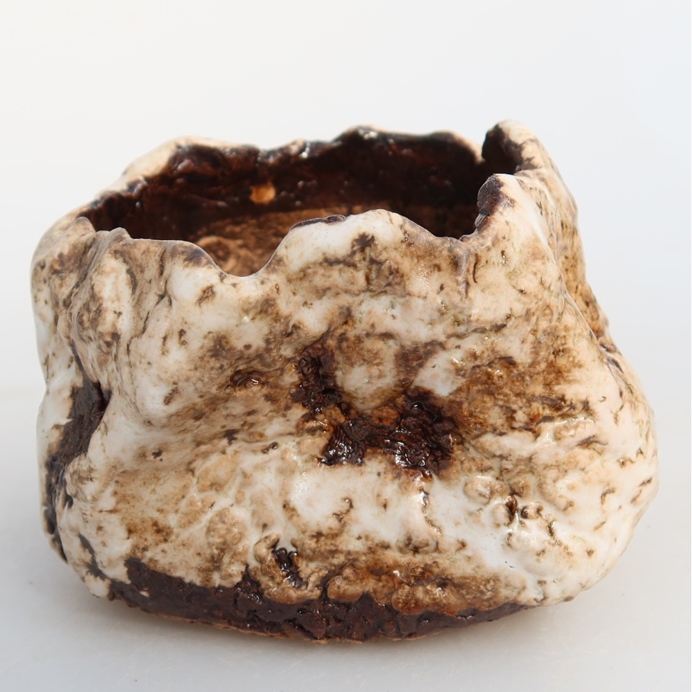 Keramická škrupina  7 x 7 x 6 cm, farba bielo-hnedá