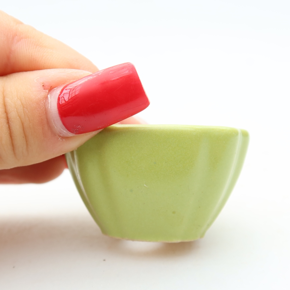 Keramická miska na bonsaje 4,5 x 4,5 x 2,5 cm, farba zelená