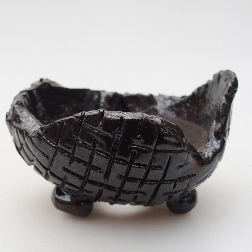 Keramická mušľa 9 x 9 x 6 cm , farba čierna