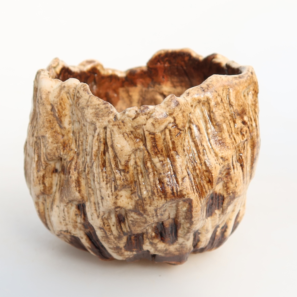 Keramická škrupina  7 x 7 x 6,5 cm, farba bielo-hnedá