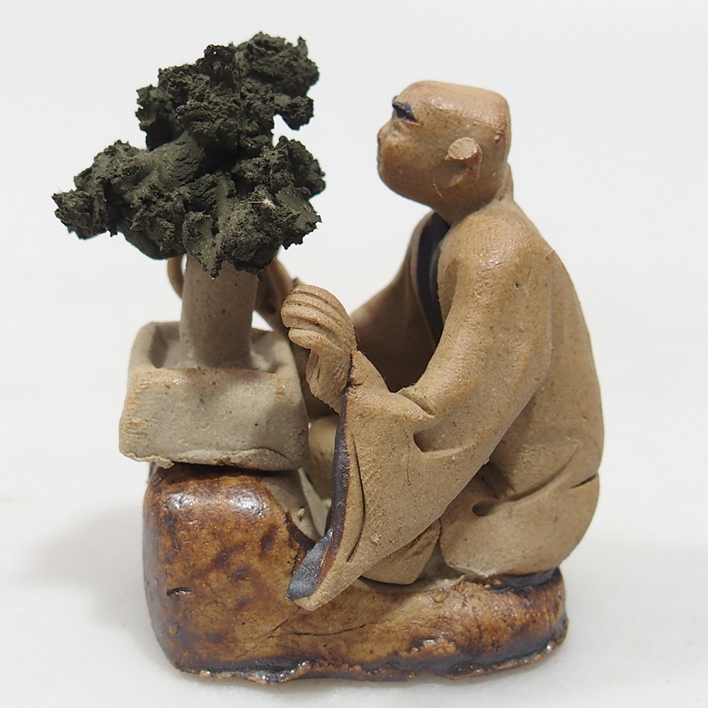 Keramická figúrka - Bonsaiista