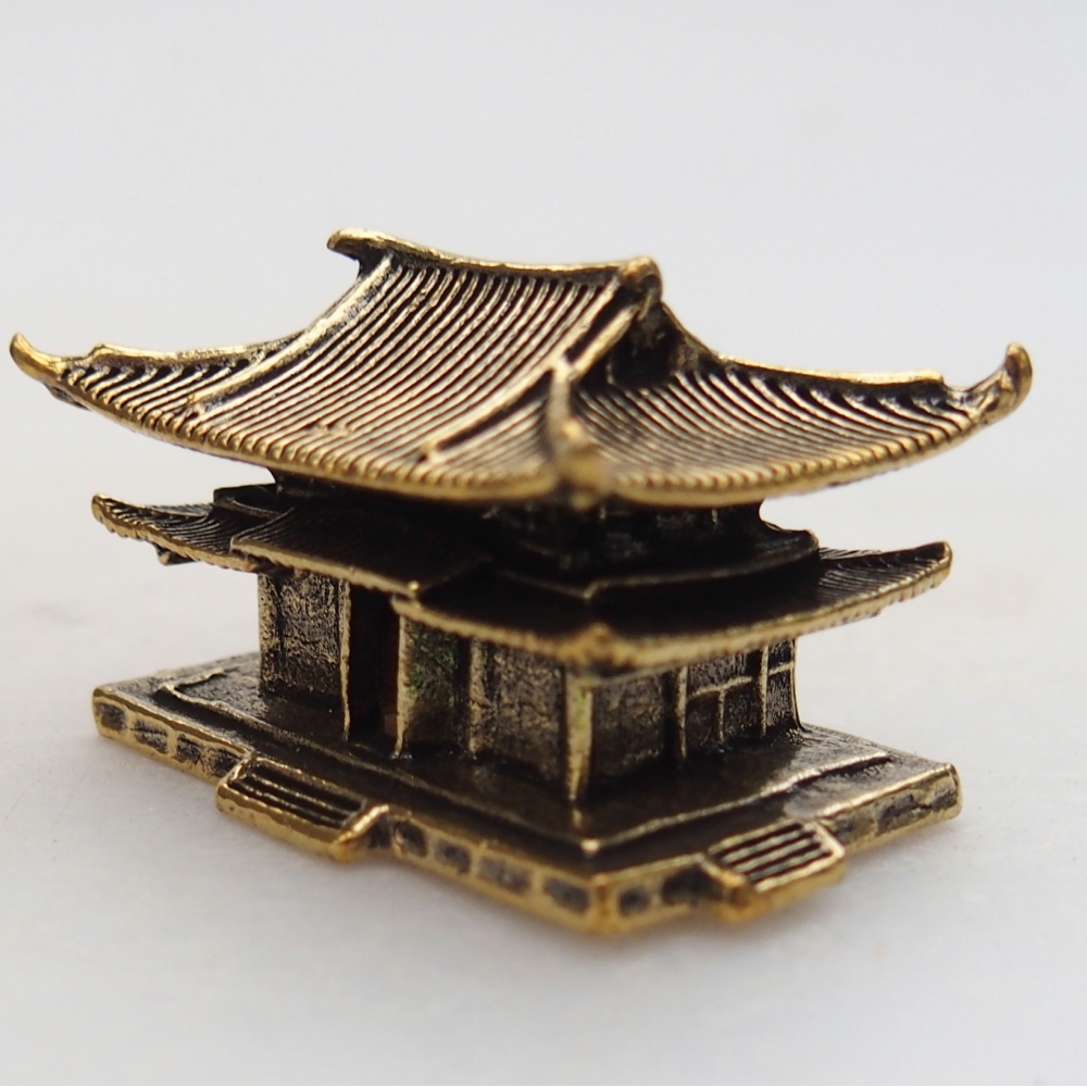 Kovová figúrka - chatrč