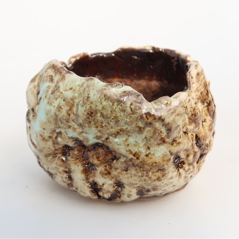 Keramická škrupina  7,5 x 7 x 5,5 cm, farba bielo-hnedá