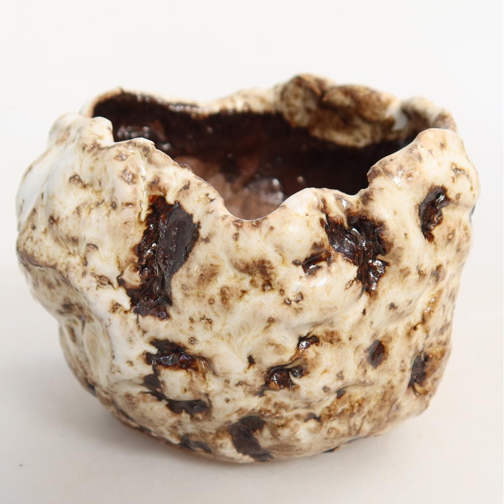 Keramická škrupina  7,5 x 7,5 x 6 cm, farba bielo-hnedá