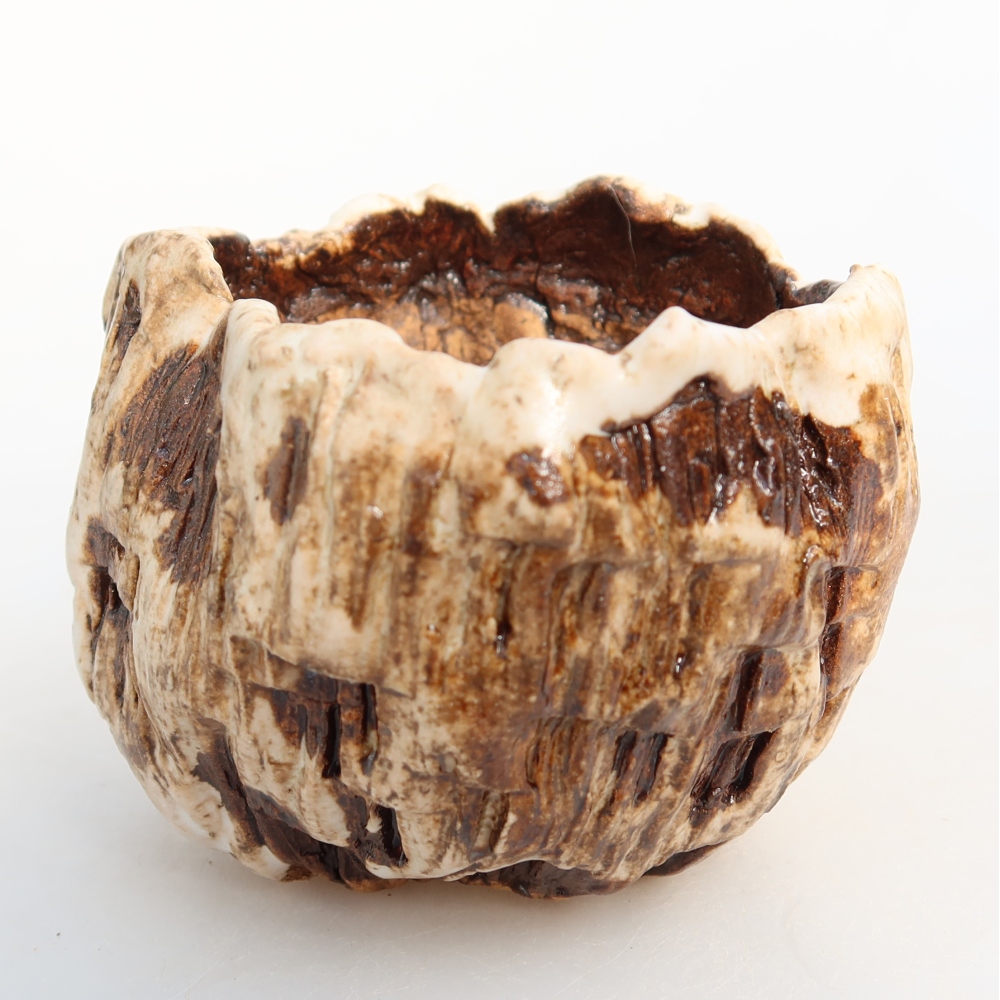 Keramická škrupina  7,5 x 7 x 6,5 cm, farba bielo-hnedá
