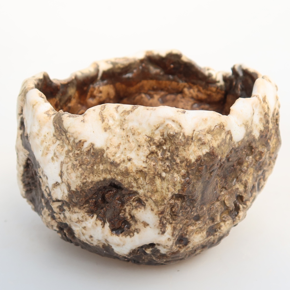 Keramická škrupina  7,5 x 7 x 5 cm, farba bielo-hnedá