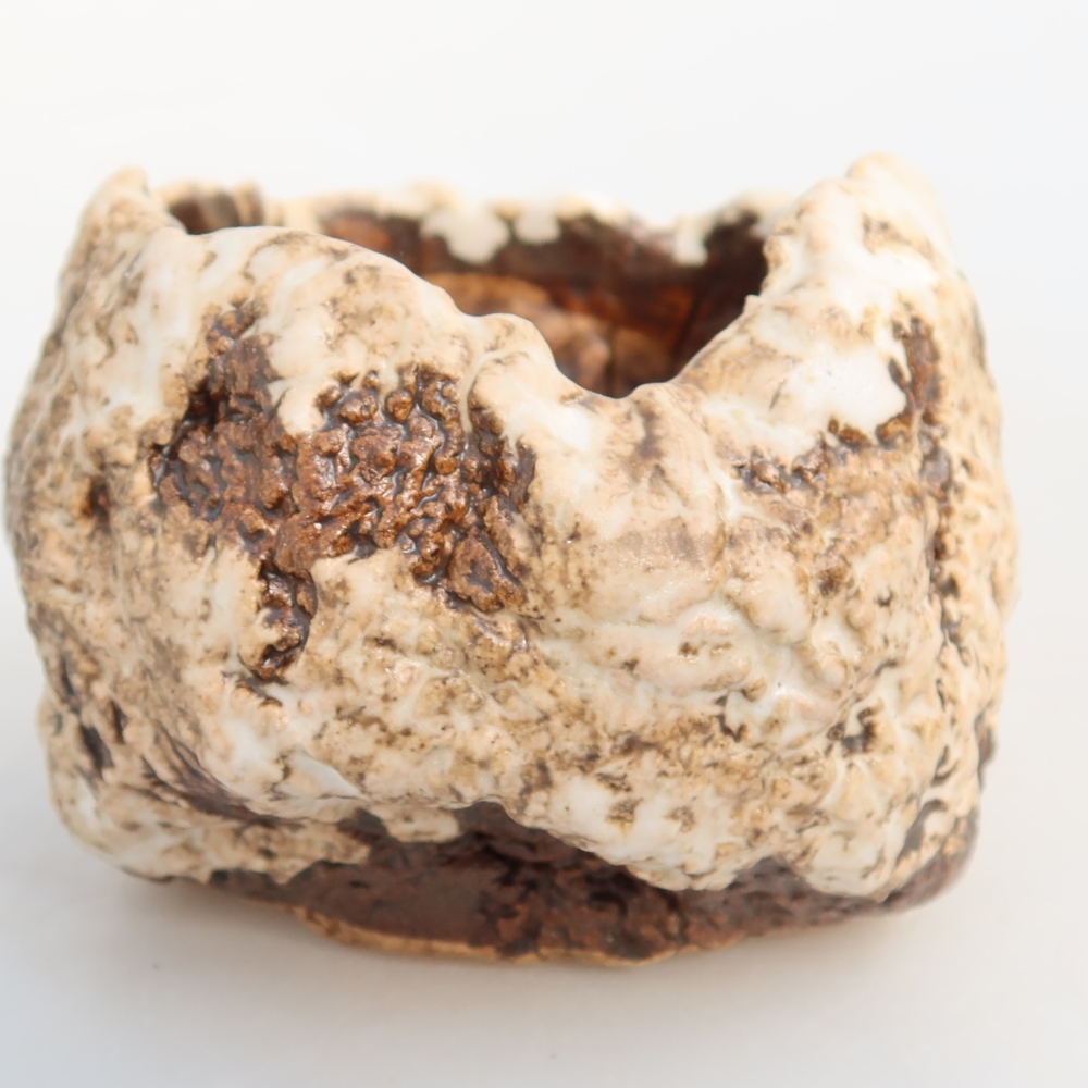Keramická škrupina  7 x 7 x 6 cm, farba bielo-hnedá