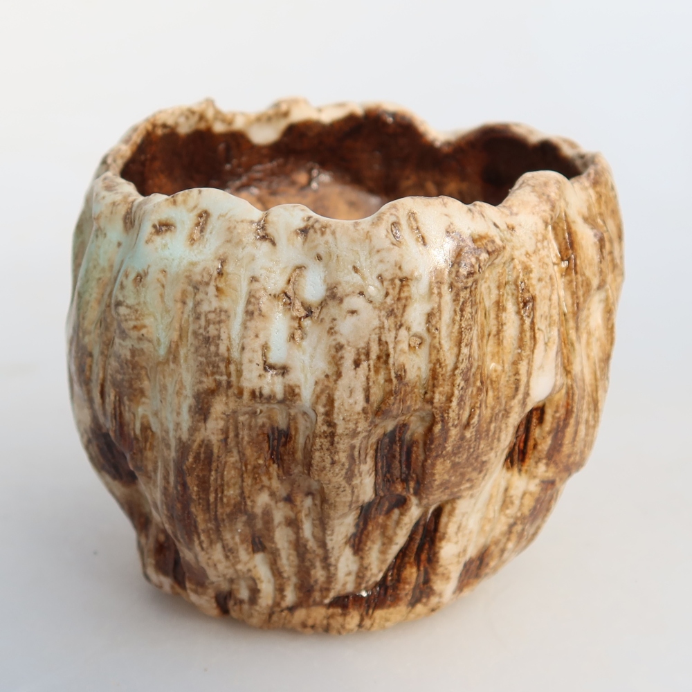 Keramická škrupina  7,5 x 7 x 6,5 cm, farba bielo-hnedá