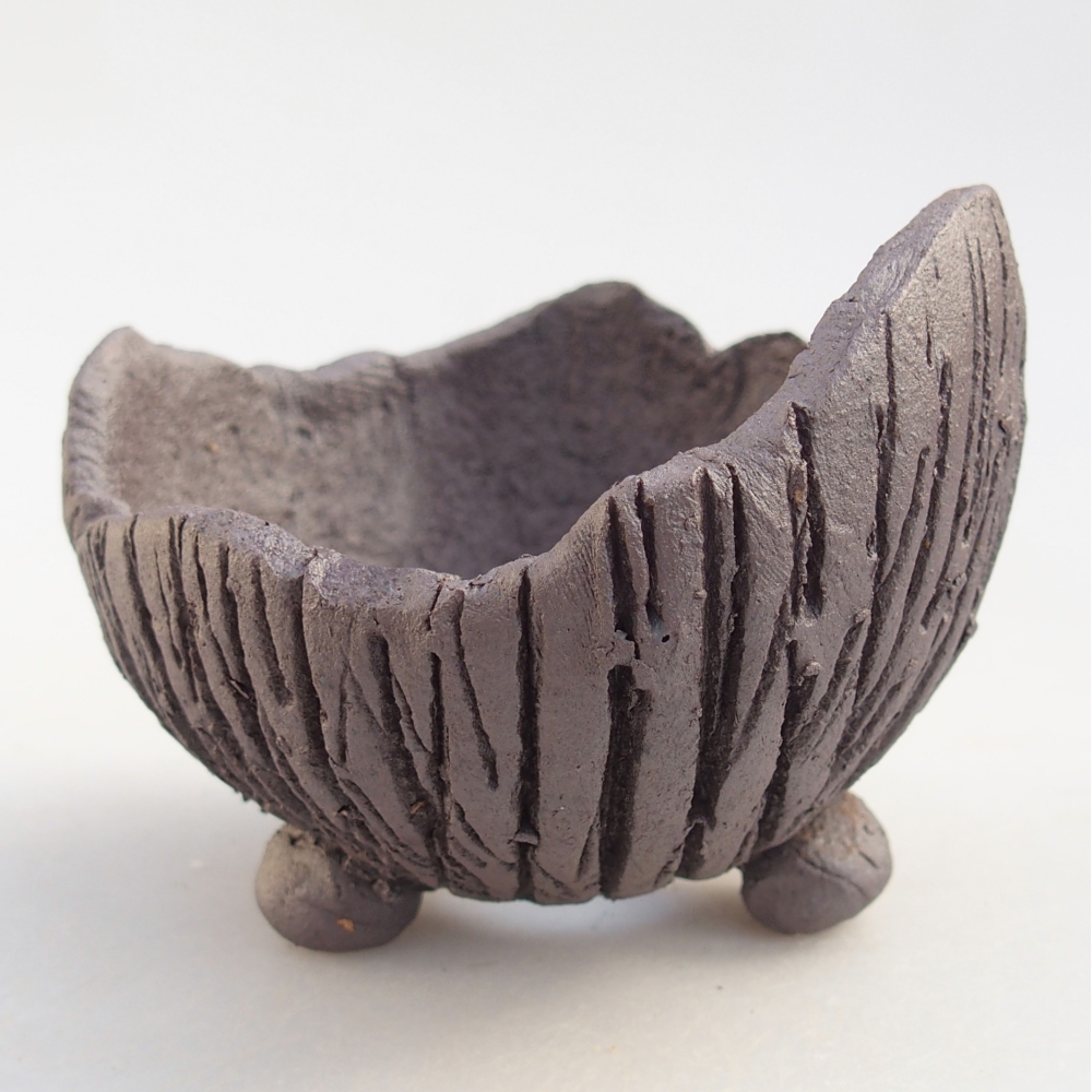 Keramická mušľa 8,5 x 8 x 6,5 cm , kovová farba