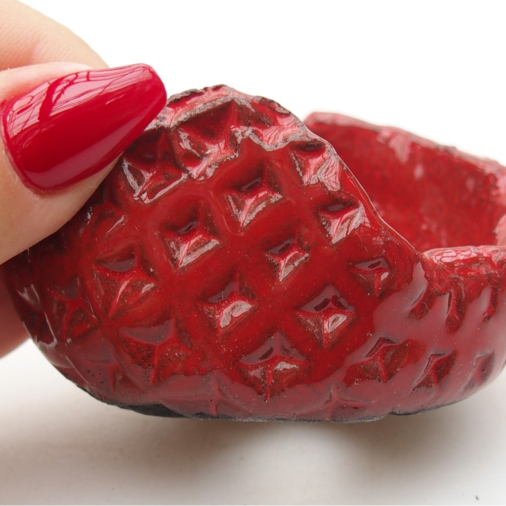 Keramická mušľa 7,5 x 7 x 4,5 cm , farba červená