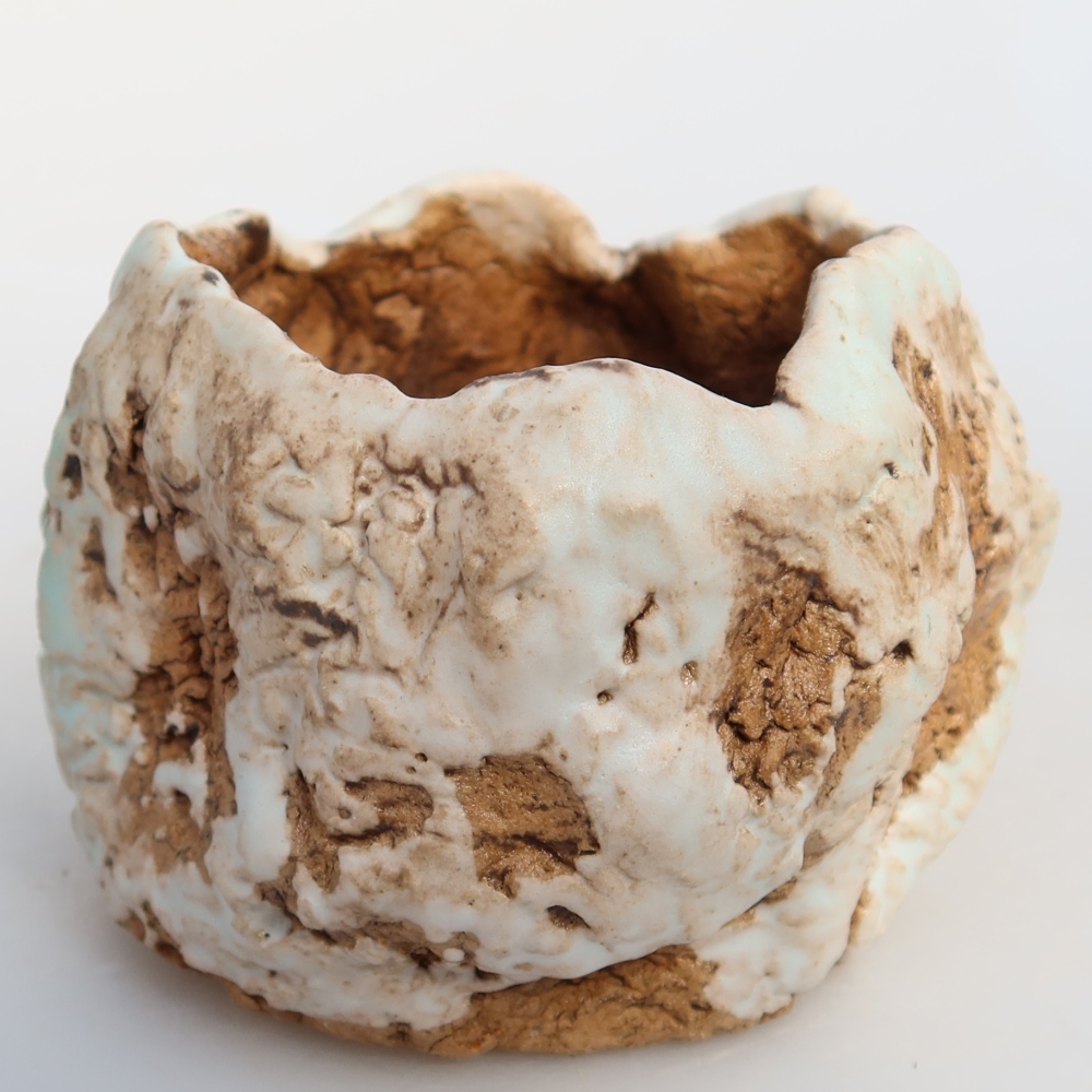 Keramická škrupina  7 x 7 x 6 cm, farba bielo-hnedá