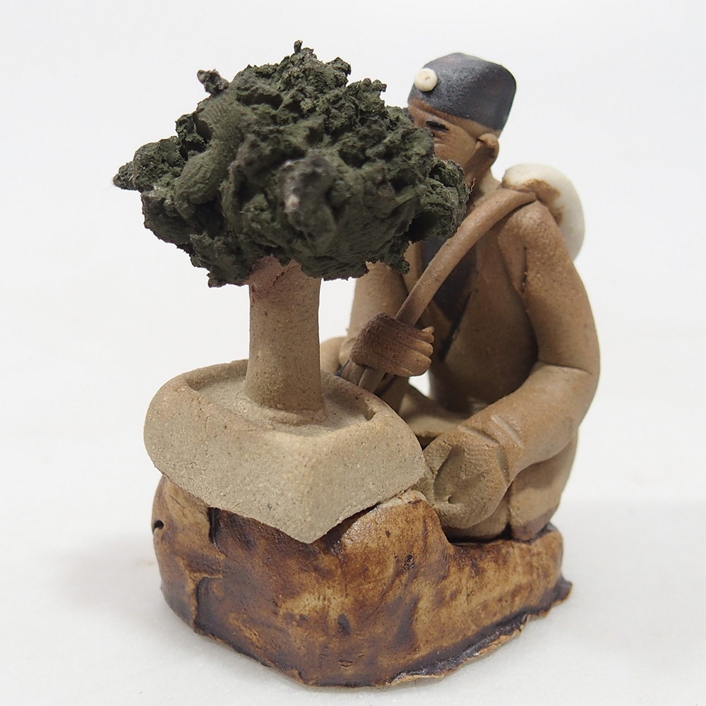 Keramická figúrka - Bonsaiista
